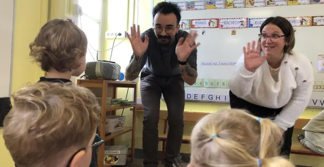 photo  tom perelle et élodie goguet ont commencé par une chanson avec petite chorégraphie en anglais.  &copy;  ouest-france 