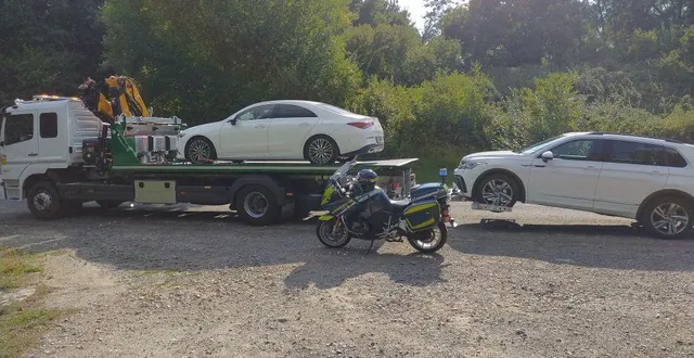 photo  les deux voitures ont été envoyées à la fourrière.  &copy;  gendarmerie de l’orne 