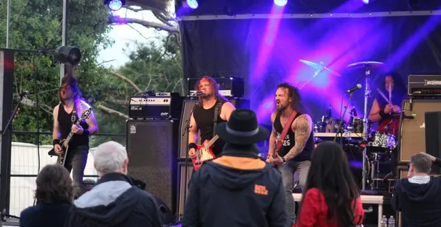 photo  les nordistes d’overdrivers ont joué un hard rock puissant très apprécié par le public.  &copy;  co 