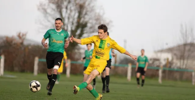 photo  baptiste baron et le fc pays de l’ouin retrouveront l’us saint-varent pierregeay en départemental 1 lors de cette saison 2025-2026.  &copy;  co - clémence chauvin 