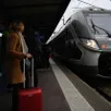 photo  sncf réseau remplace 30 km de rails entre argentan (orne) et granville (manche) sur la ligne paris-granville. la circulation des trains ne subira pas de perturbation car ce chantier est conduit de nuit. 