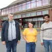 photo de gauche à droite : sébastien gourdel, président de la communauté de communes, aux côtés de juliette olivier et ilyan zekri, intervenants des arts improvisés, devant la médiathèque dans laquelle s’installe l’école de musique intercommunale.