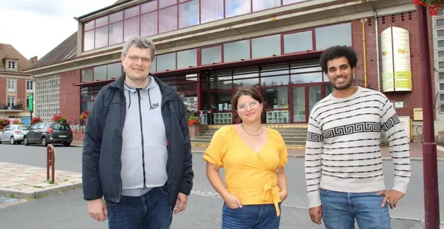photo  de gauche à droite : sébastien gourdel, président de la communauté de communes, aux côtés de juliette olivier et ilyan zekri, intervenants des arts improvisés, devant la médiathèque dans laquelle s’installe l’école de musique intercommunale.  &copy;  ouest-france 