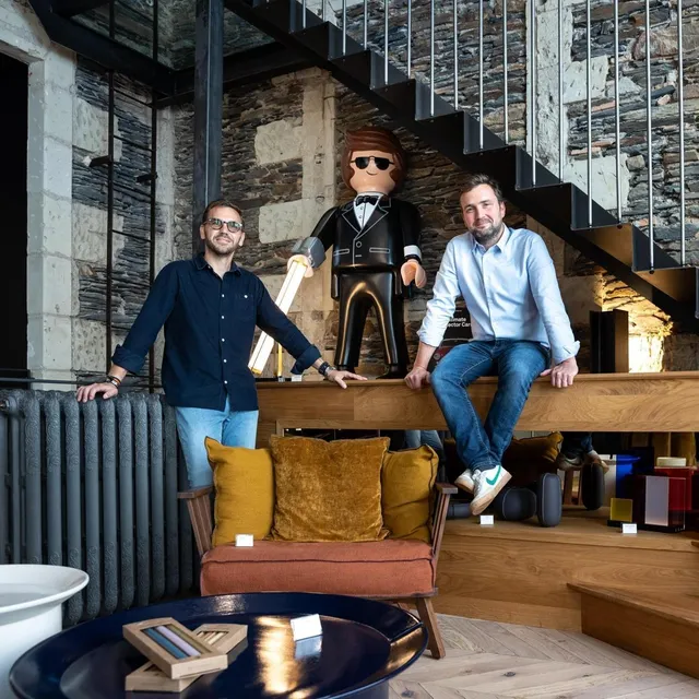 photo alexandre sion (à gauche), dirigeant d’artirenov, et son ancien associé thibault pinon.  ©  co - régine lemarchand