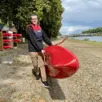 photo angers, quai monge, 1er septembre 2025. jonathan delacotte a lancé l’activité de location de kayak en libre-service le 11 août.