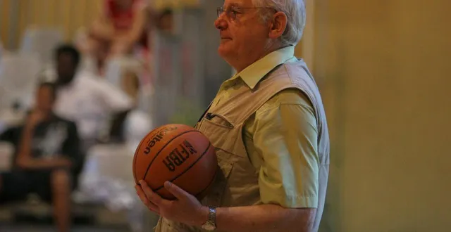 photo  hervé corrigou, ici dans les années 2000, appelle au départ de christophe gandini de la présidence de l’usbd alençon afin de permettre à un autre club de bénéficier des actuels droits d’engagement de l’usbda.  &copy;  archives ouest-france 