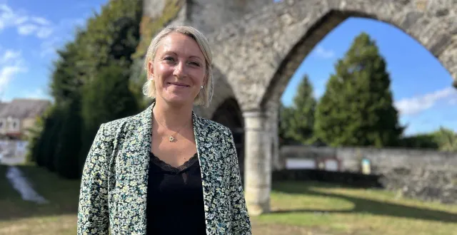 photo  marie-caroline malewicz-labbé présente sa candidature aux élections municipales de 2026 à sées (orne).  &copy;  ouest-france 