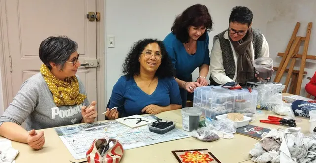 photo  brin d’art créations est basé sur l’échange de savoir-faire, mais peut faire appel à des professionnels pour apprendre de nouvelles techniques.  &copy;  co 