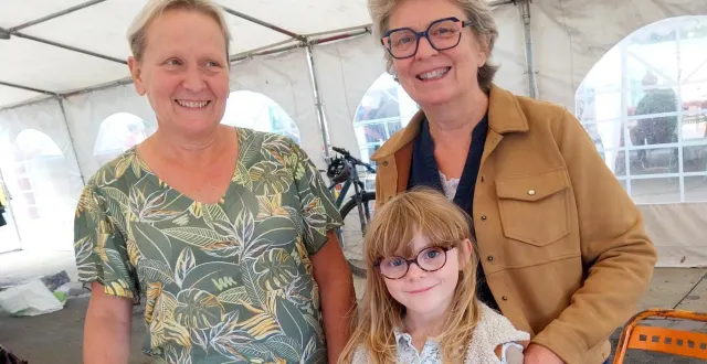 photo  isabelle fourmond, secrétaire de la section des musiciens en herbe, et lydia leroux, professeure de musique et chant, avec une de leurs jeunes élèves.  &copy;  ouest-france 