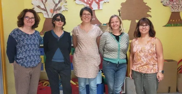 photo  l’équipe enseignante du groupe scolaire les bateliers. de gauche à droite, françoise kallas, directrice ; véronique pla, nouvelle institutrice ; anne peguy ; fanny robin et karine pohlmann.  &copy;  ouest-france. 