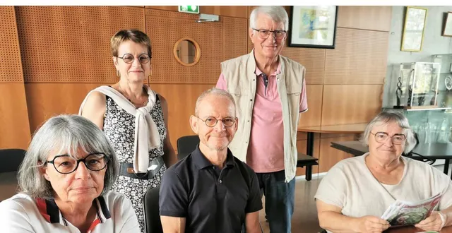 photo  eve sans (à gauche) et philippe auduc ont signé la nouvelleconvention en présence de sylviane lusson (à droite) conseillère déléguée au ccas, martine pineau, présidente de l’unrpa et gérard bignon, représentant de l’unc-afn.  &copy;  le maine libre 