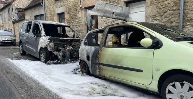 photo  deux véhicules ont pris feu dans la rue des fossés-de-la-barre, à alençon (orne), dans la nuit du mercredi 3 au jeudi 4 septembre 2025.  &copy;  ouest-france 
