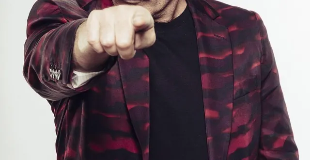 photo  l’humoriste christophe alévêque reprend sa tournée à argentan, mercredi 12 novembre.  &copy;  stéphane kerrad / kb studios 