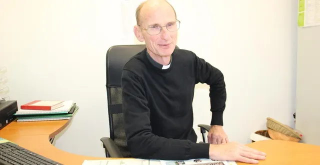 photo  le père benoît-etienne de la serre est nommé en tant que prêtre coopérateur sur la paroisse sainte-trinité-en-auge.  &copy;  ouest-france 