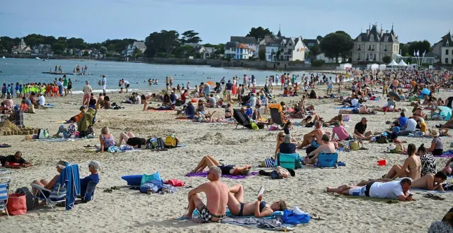photo  sur la plage du pouliguen, en baie de la baule.  &copy;  archives franck dubray / ouest-france 