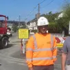 photo  franck coquereau, adjoint aux mobilités ; adrien humeau, chef de chantier, et jérôme foyer, maire, rue gustave-raimbault. 