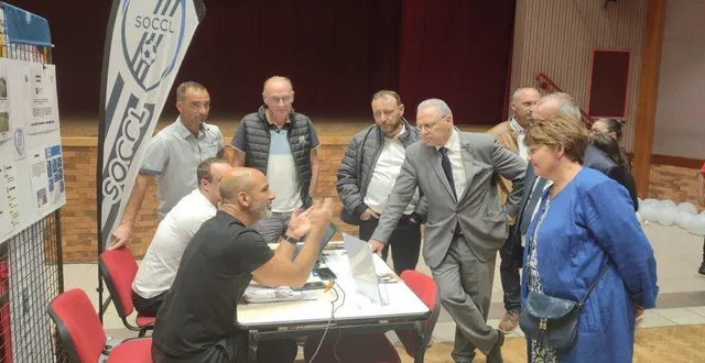 photo  en 2024, philippe chopin, préfet du maine-et-loire, avait fait halte auprès de plusieurs stands associatifs. ici le club de football.  &copy;  archives ouest-france 