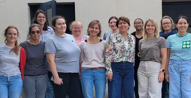 photo  une équipe presque au complet autour de rachel charbonnier, la cheffe d’établissement (3e à partir de la droite). absente sur la photo : louise batardière.  &copy;  ouest-france 