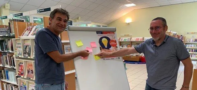 photo  yann chaineau, chef du service lecture publique, et frédéric cattrevaux, responsable de la bibliothèque de tiercé.  &copy;  ouest-france 