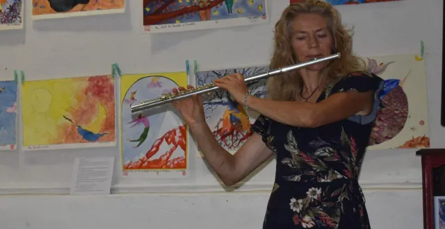 photo  isaa isaa peintre et musicienne.  &copy;  le maine libre 