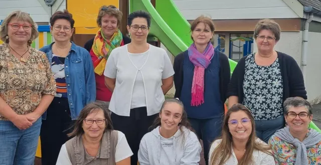 photo  une équipe au complet rassemblée autour de marie-laure come, directrice, (à gauche).  &copy;  le maine libre 