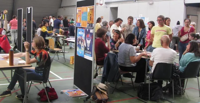 photo  le 16e forum des associations qui s’est tenu au complexe linériis à saint-jean-de-linières.  &copy;  co 