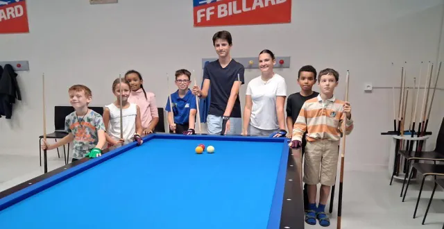 photo  beaucoup de jeunes ont passé la porte de la salle de billard. trois nouvelles adhésions ont déjà été réalisées.  &copy;  ouest-france 