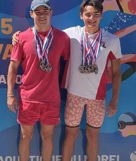 photo  lucas nicolleau et jessy lee eck, les deux nageurs longuéens médaillés au critérium national individuel.  &copy;  acl natation 