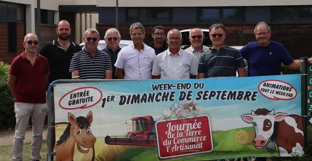 photo  à la fin du mois de juillet, les premières banderoles ont été installées dans les rues de noyen-sur-sarthe pour annoncer la fête de la terre, prévue le premier week-end de septembre 2025.  &copy;  ouest-france 