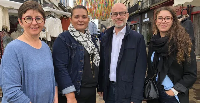 photo  céline dadat, à la tête du magasin pinocchio, sophie bayel, patronne de la malle poste, sébastien lange, président et audrey mazière, chargée de communication de vitrines d’alençon.  &copy;  ouest-france 