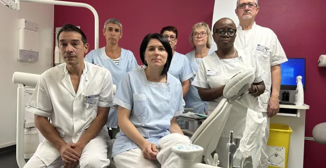 photo  une partie de l’équipe du centre dentaire le mans levasseur. au total, la structure compte quatre dentistes, autant d’assistantes et une secrétaire.  &copy;  photo archives le maine libre 