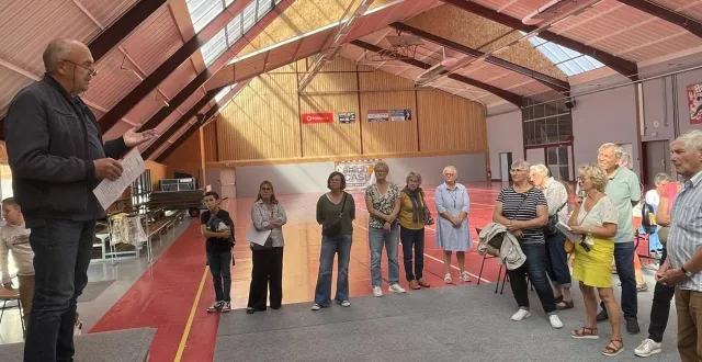 photo  alain lolivier, maire d'ecouché, a tordu le cou à une rumeur d'enlèvement d'enfant.  &copy;  ouest-france 