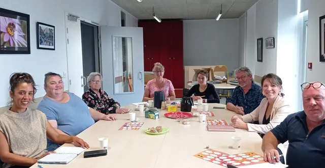 photo  réunion de rentrée du comité socio culturel pour établir les plannings à venir et évoquer le forum des associations de samedi 6 septembre 2025.  &copy;  ouest-france 