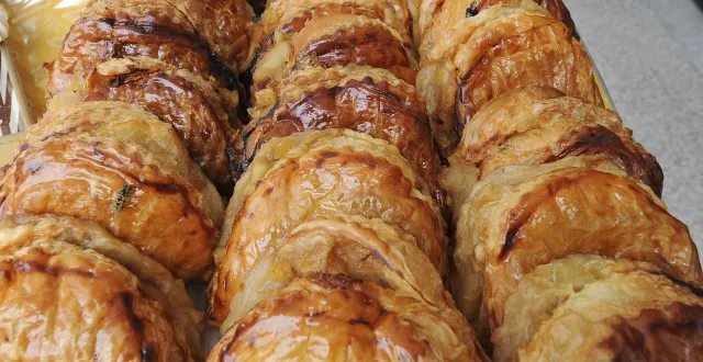 photo  la fête du chausson aux pommes débute ce samedi 6 septembre 2025.  &copy;  archives le maine libre 