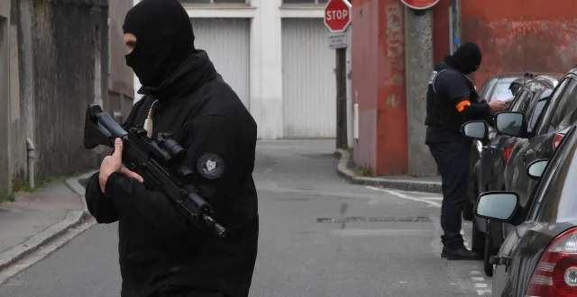 photo  les policiers de la dgsi ont interpellé ce lundi 1er septembre en sarthe le mineur, qui tentait de prendre la fuite.  &copy;  archives presse océan - jérôme jolivet 