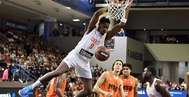photo  le choletais gérald ayayi a beaucoup donné, hier, face au msb.   &copy;  sébastien aubinaud 