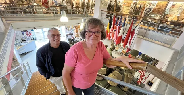 photo  nathalie thiebaud et dominique ragneau, à conlie (sarthe), dans le musée consacré à la seconde guerre mondiale.  &copy;  ouest-france. 