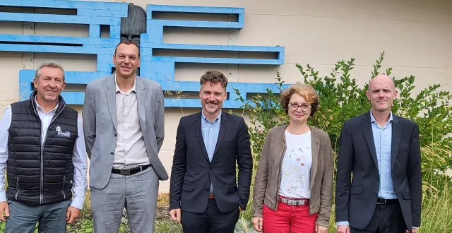 photo  laurent bouscaud (directeur des formations), guillaume chataignier (proviseur adjoint), fabien bois (principal du collège), sylvie massé (gestionnaire), sébastien fournier (proviseur).  &copy;  le maine libre 