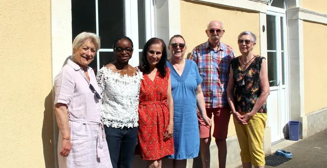 photo  l’association santé au pays de pontvallain (aspp) présidée par florence drory, en rouge sur la photo, avait lancé une première consultation en cardiologie en juillet.  &copy;  le maine libre 