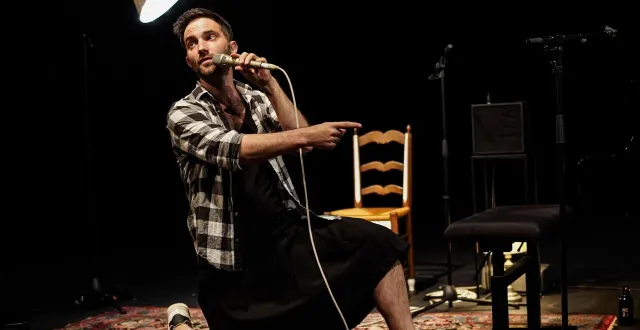 photo  c’est à louis caratini que revient le privilège d’ouvrir la saison culturelle 2025-2026 de c’61, avec son spectacle « tu connais la chanson ? », à l’auditorium d’alençon (orne), jeudi 11 septembre 2025.  &copy;  claire gontaud 