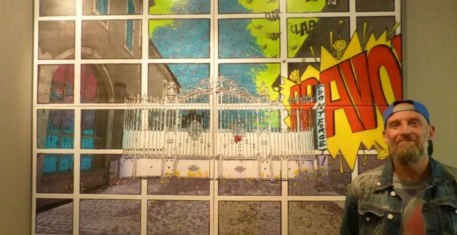 photo  vincils devant une photo prise à bellême en hommage au personnel soignant mobilisé pendant le covid.  &copy;  le maine libre 