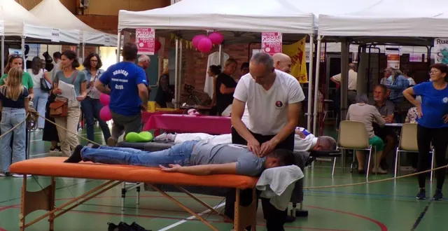 photo  des démonstrations ont eu lieu au forum des associations dont des séances de shiatsu.  &copy;  le maine libre 