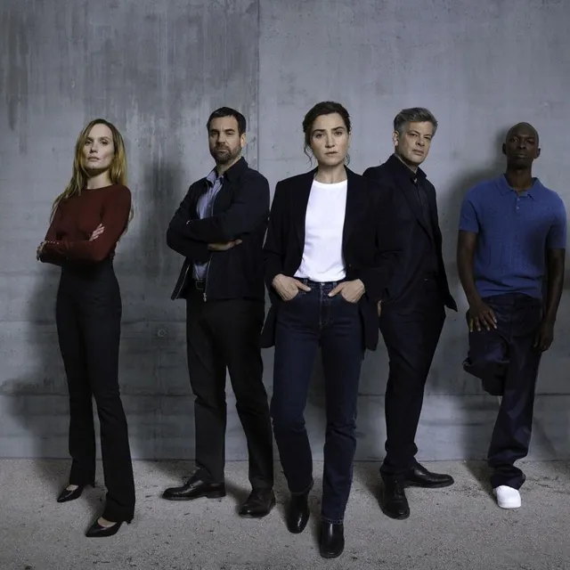 photo ana girardot (marie kinsky), xavier robic (tristan javier), nina meurisse (sam berger), benjamin biolay (francois marens), alassane diong (fodé thiam), pascal vannson (pascal terret).  ©  â© thibault grabherr