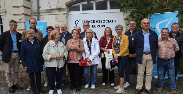 photo  la remise des clés à quatre associations des locaux rénovés de l’espace associatif europe a réuni élus, services de la ville et représentants d’associations.  &copy;  co 