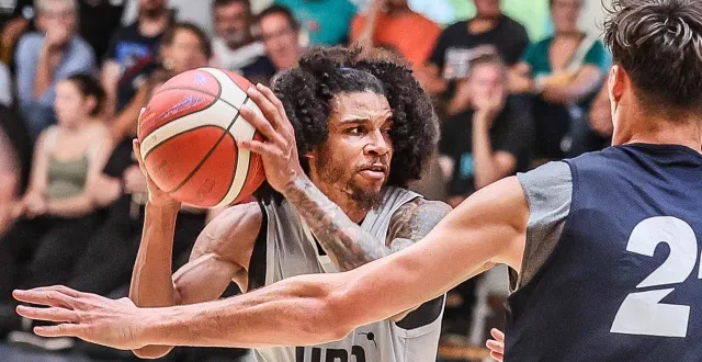 photo  darwin « dee » davis et l’urb ont terminé leur préparation.  &copy;  yannick giraud 