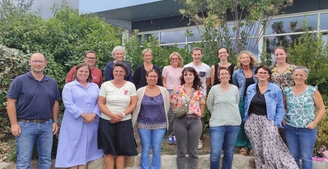 photo  l’équipe pédagogique de l’école primaire publique joubert compte quatre nouvelles professeures : cécile alligand, mélanie dufroux, virginie plaud et clémence rivet. l’école vient d’accueillir 245 élèves, répartis dans onze classes plus un dispositif ulis (unité localisée pour l’inclusion scolaire). après « voyage voyage » en 2024-2025, le thème choisi pour cette nouvelle année scolaire est « remonter le temps ».  &copy;  ouest-france 
