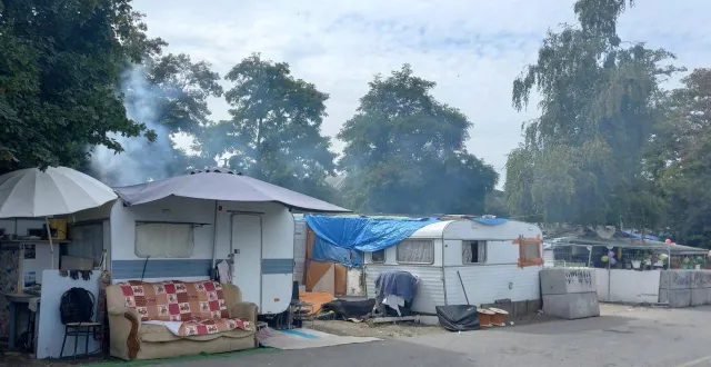 photo  il est prévu que les 120 occupants roms du camp de villechien soient redirigés sur le site aménagé et encadré du lieu dit du bas-des-vignes en décembre 2025.  &copy;  ouest-france 
