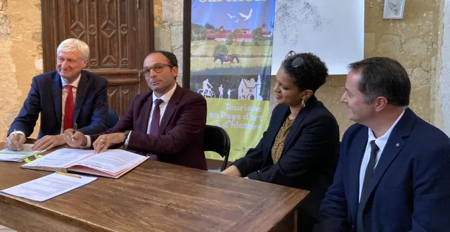 photo  les signataires de la convention.  &copy;  le maine libre 