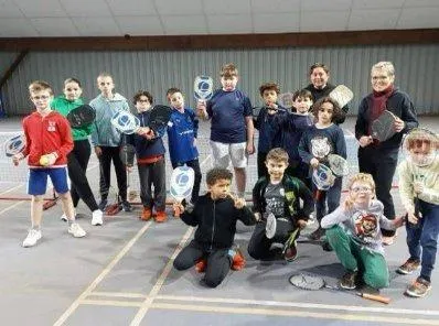 photo  les jeunes se mettent aussi au pickleball  &copy;  le maine libre 