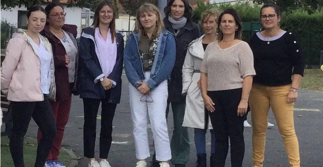 photo  les membres de l’équipe pédagogique (enseignantes, atsem, et aesh) de l’école maternelle françoise-dolto.  &copy;  ouest-france 